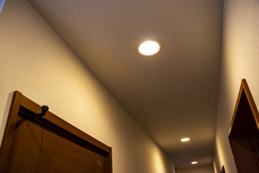 屋外照明 大光電機ＤＡＩＫＯ 人感センサー付アウトドアスポット LED内蔵 LED 6.6W 電球色 2700K DOL-4668YS - 1